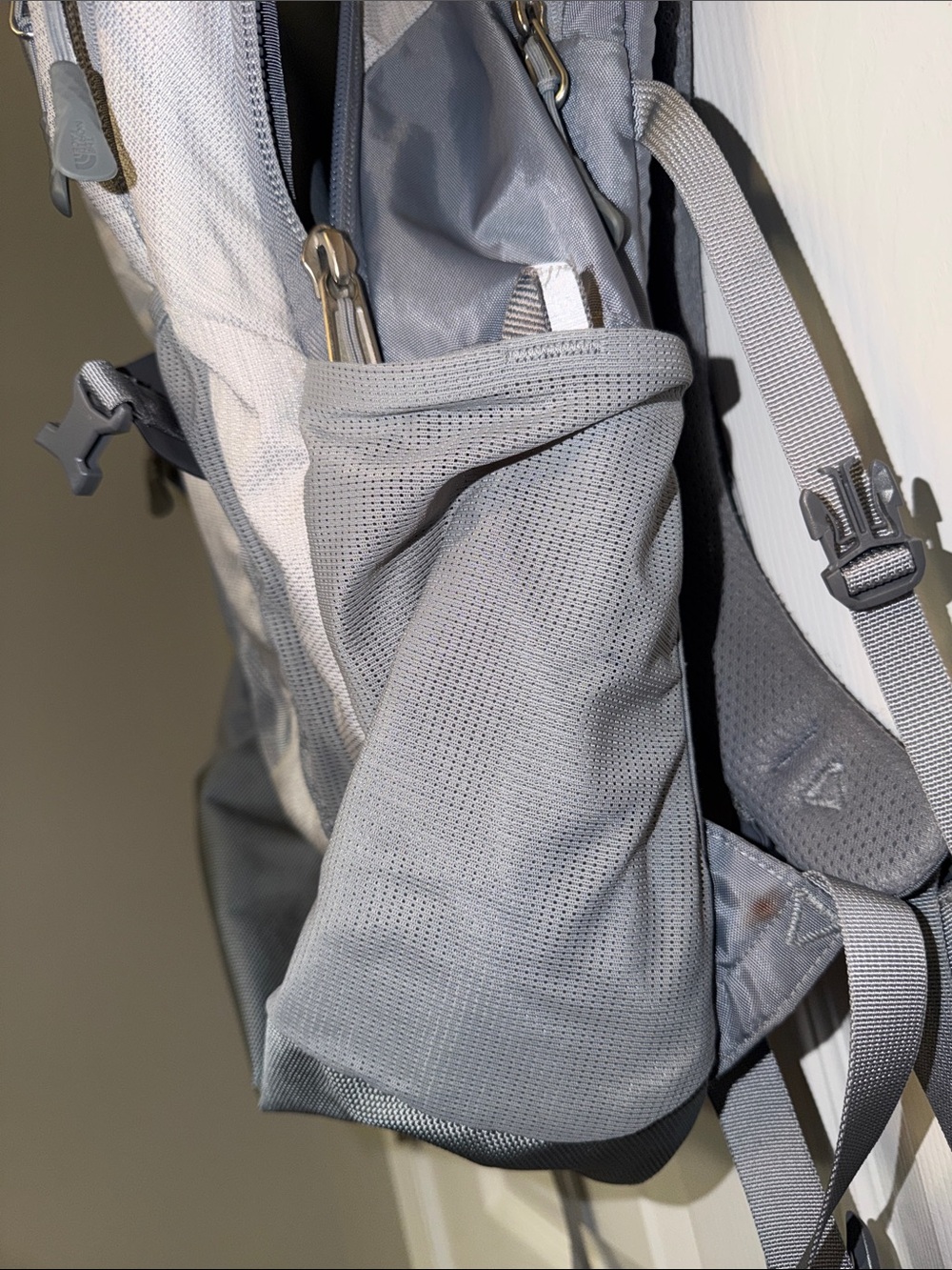 The North Face Light Gray Men's Backpack with Dark Gray Accents - Picture 4 of 6